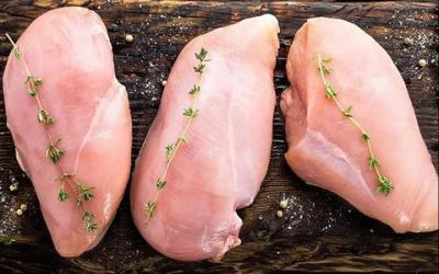 Giá ức Gà | Bảng giá ức gà đông lạnh hôm nay bao nhiêu tiền?